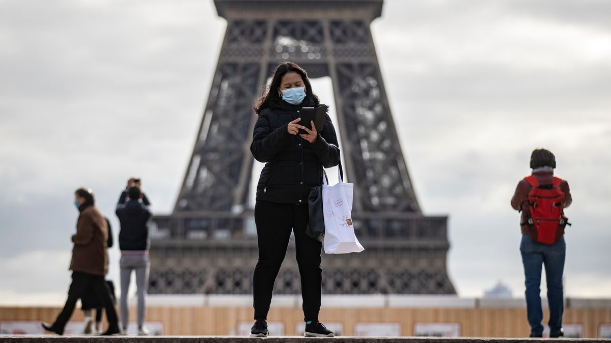 Pandemie v Evropě sílí, Řecko a Nizozemsko zpřísňují opatření